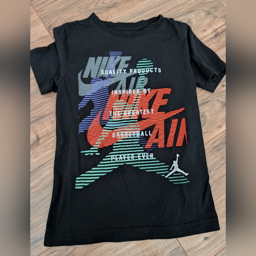 Boys Size 8-10 Nike Air Jordan Tee
